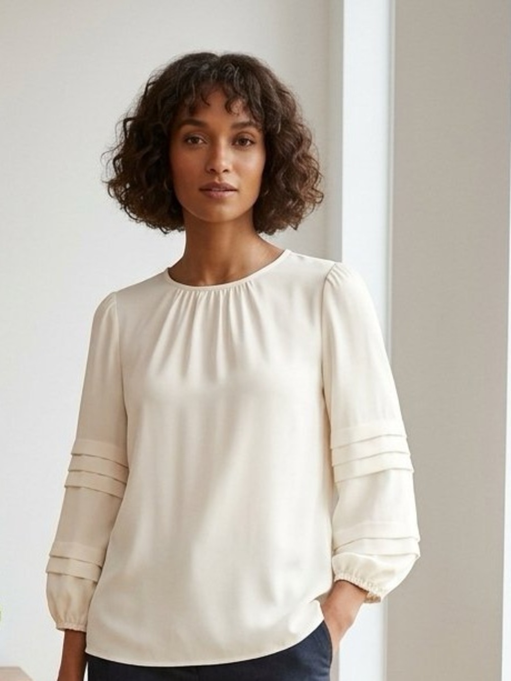 EUC Ann Taylor Cream Tiered Sleeve Women's Work Top, size XS